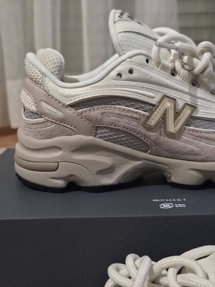 Baskets New Balance 1000 - Blanc/Gris clair - Neuves - taille 38.5 - photo numéro 4