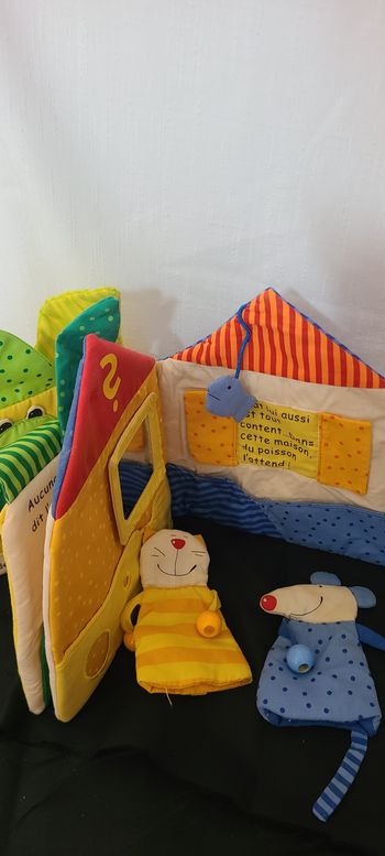 Haba Livre en tissu Haba Maisonnette dans la forêt