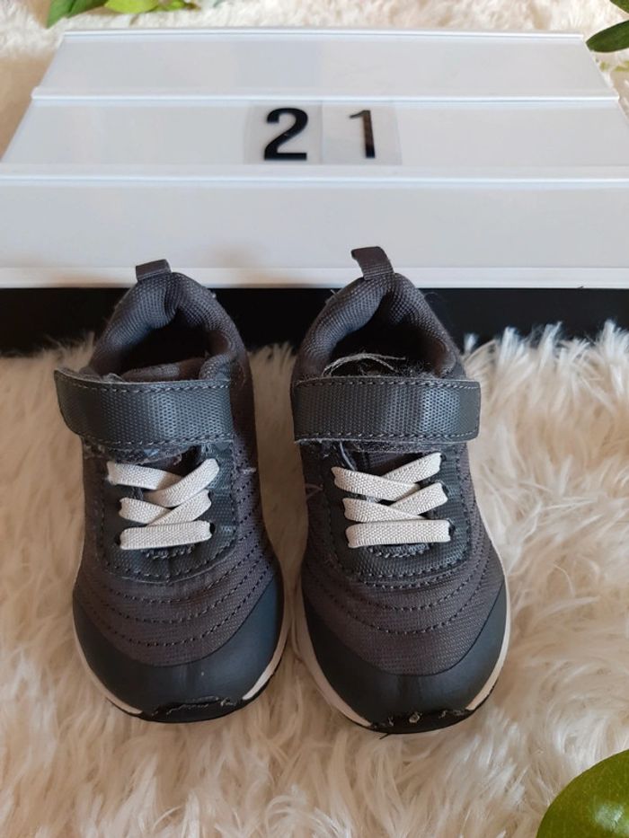 Baskets grises - photo numéro 2