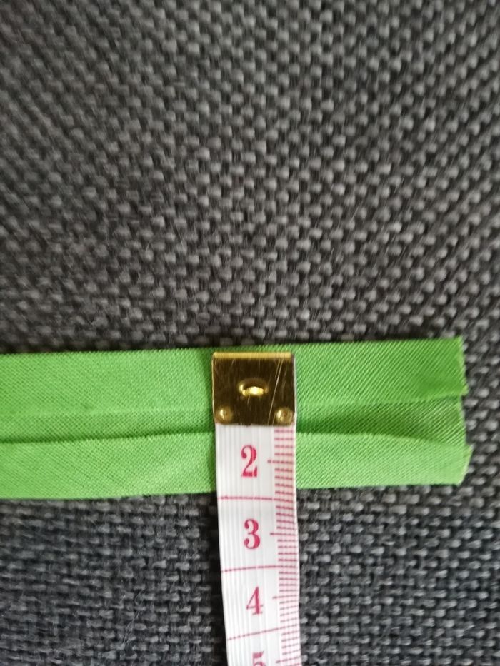 Rouleau de 17m25 de biais vert plier 20mm de large - photo numéro 3