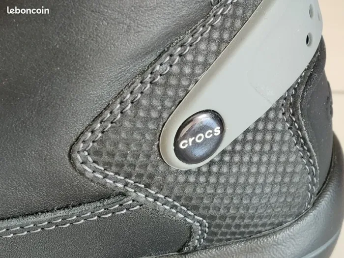 NEUF Crocs chaussures homme en cuir taille FR 43 / US 9.5 modèle "Linden Boot" - photo numéro 5
