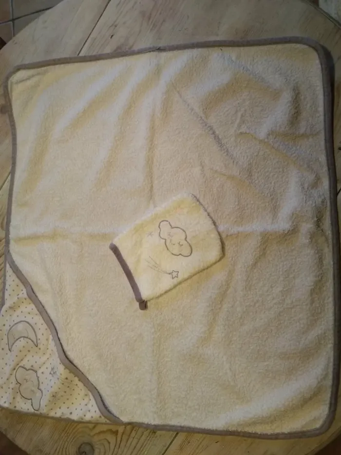 Petite Cape de Bain + Gant Bébé