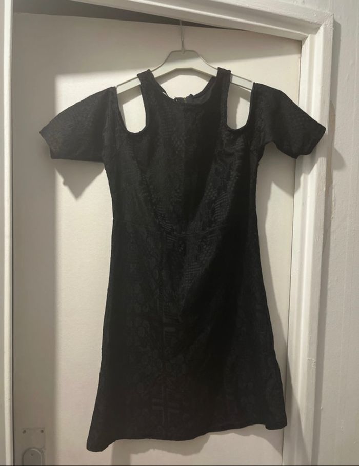 Robe épaule dénudée
