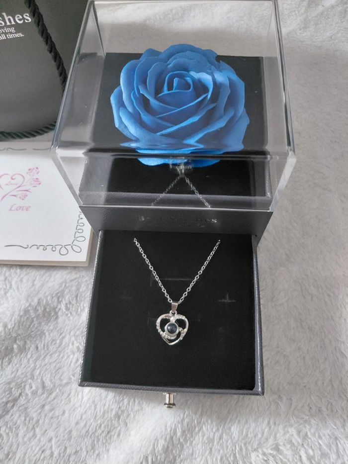 Coffret avec bijoux et fleur éternelle - photo numéro 2