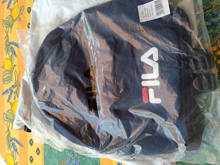 Sac Fila neuf avec étiquette et emballage - photo numéro 8