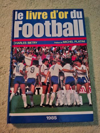 Livre l'année du football 1985