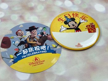 Badge Disneyland Anniversaire + Stickers Shanghai Disney Resort