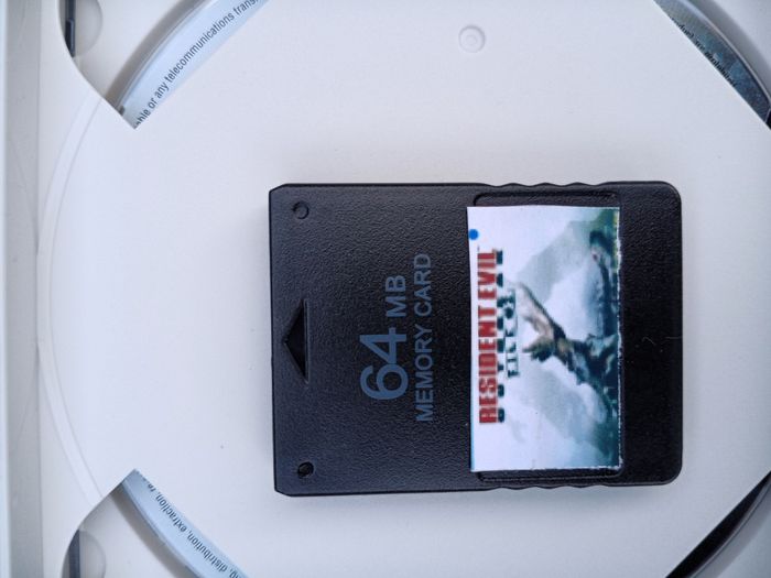 Resident Evil Outbreak File #2 (PS2) + Carte mémoire 64 Mo avec sauvegardes complètes - photo numéro 3