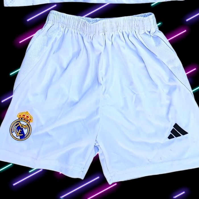 Ensemble maillot de foot short Adidas Real Madrid neuf taille 4/5 ans - photo numéro 3