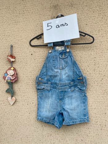Très belle salopette jeans short