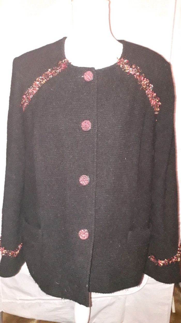 Karting veste noir et détails froufrous taille 44