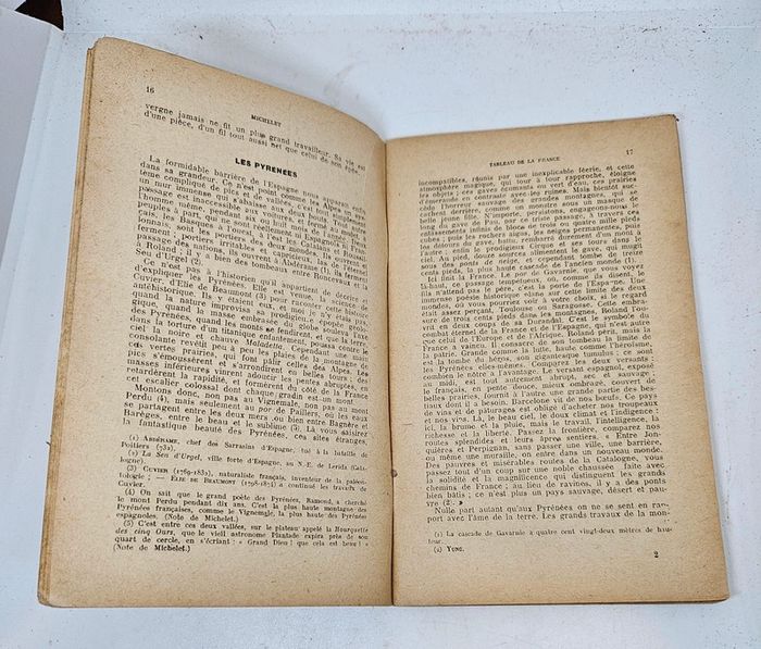 Ancien livre.
"Histoire de France. Jeanne d'Arc", de J. Michelet.
96 pages.
En l'état - photo numéro 3