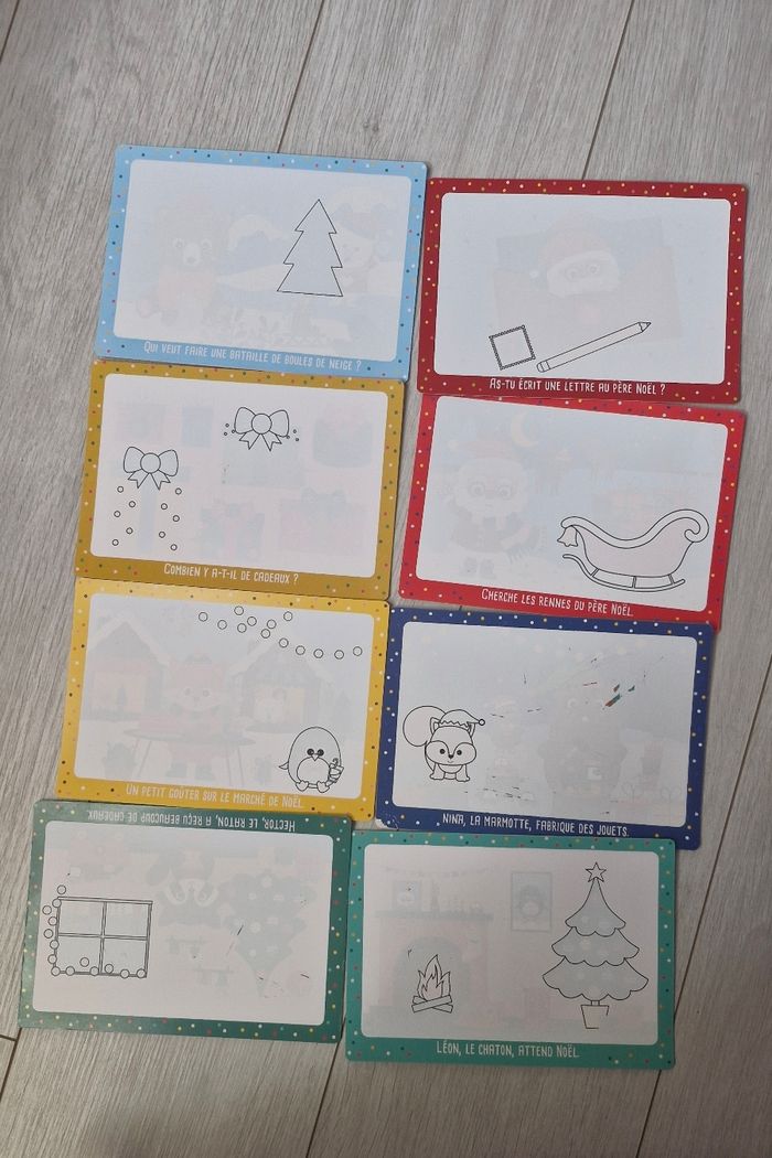 Boite pinceau magique NoelBoite mon premier pinceau magique sur le thème de Noël. 8 cartes à peindre avec le pinceau fourni et de l'eau pour faire apparaître le dessin coloré. Une seule fiche légèrement abîmée. + un coloriage et stickers neuf inclus - photo numéro 3