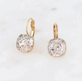 Boucles d’oreilles dormeuses rose clair