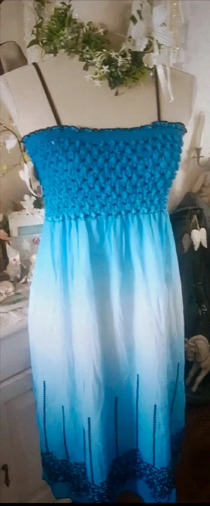 Jolie robe bleu sequins noir Iko Taille U (40/42) Neuve