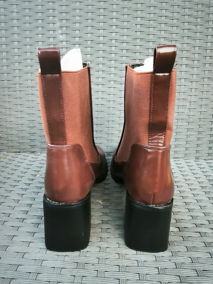 Bottines effet cuir verni femme Taille 40 Neuves - photo numéro 4