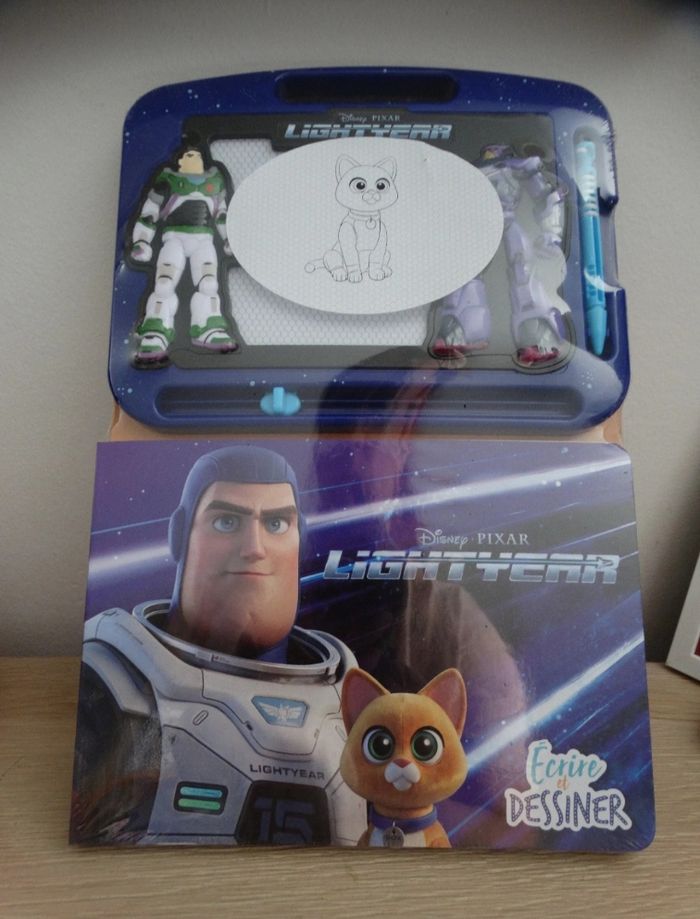 Livre avec tableau magique