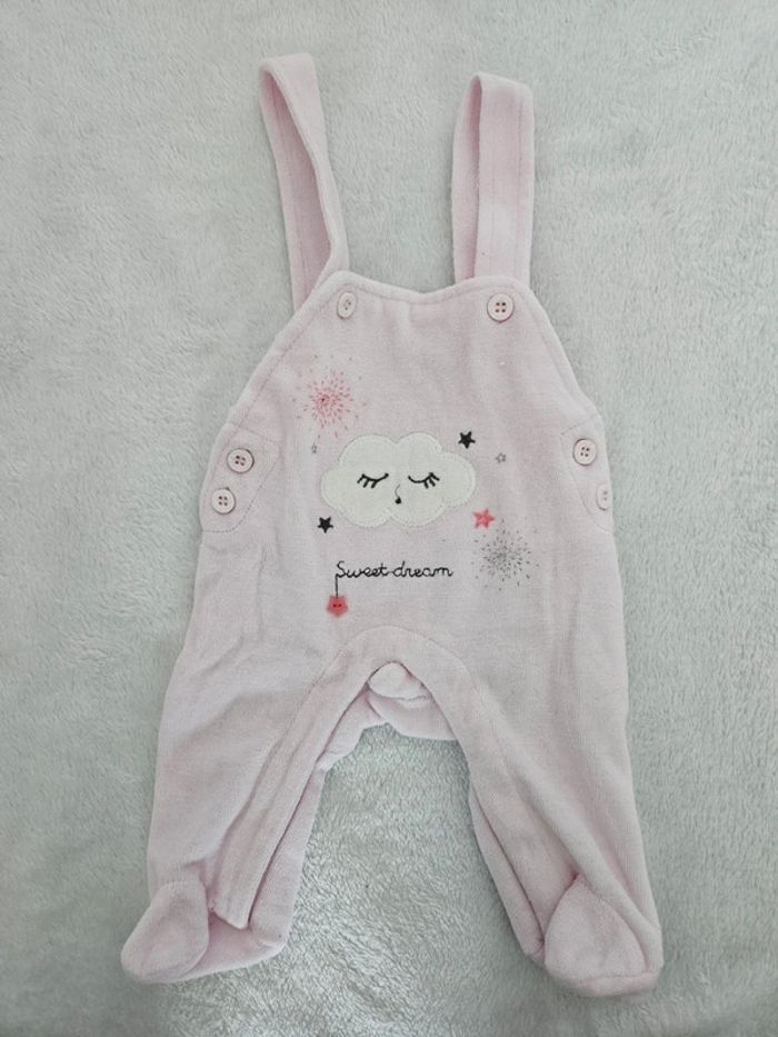 Lot de 3 pyjamas + 4 bodies 0-1 mois