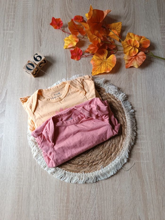 Lot de body 6mois Tape à l'oeil