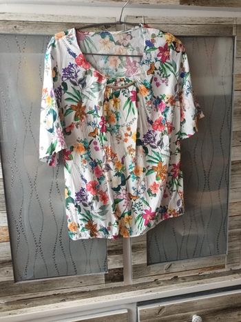 Tee-shirt fleuris taille 38