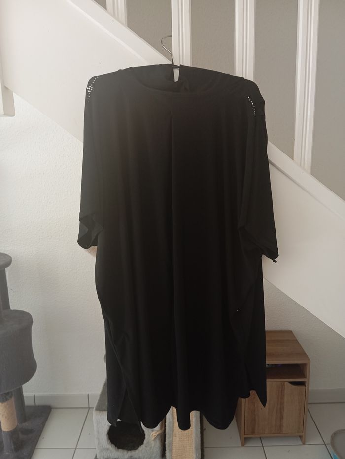 Haut noir large avec col