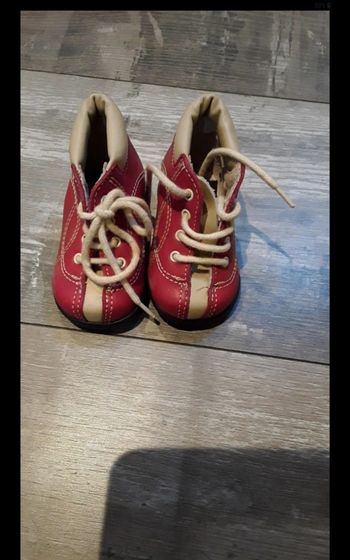 Chaussures rouge à lacet bébé