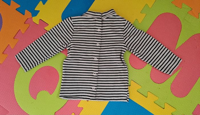 T-shirt noir/blanc, kiabi, taille 6 mois (63/69 cm) - photo numéro 2