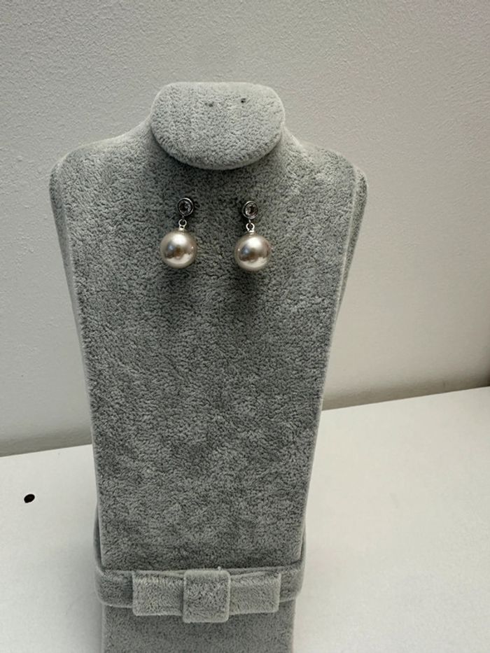 Boucle d'oreille argenté avec perle