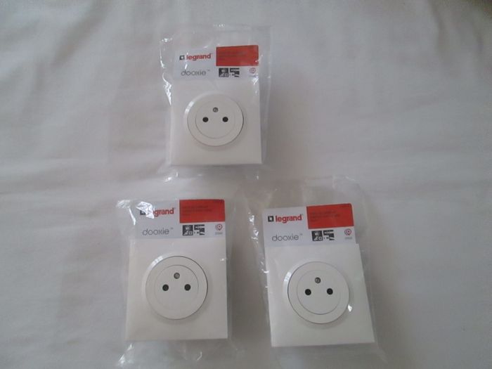 Lot 3 prises Legrand