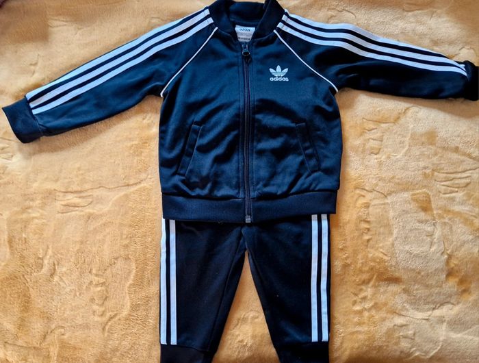 Ensemble Adidas bébé 12 mois