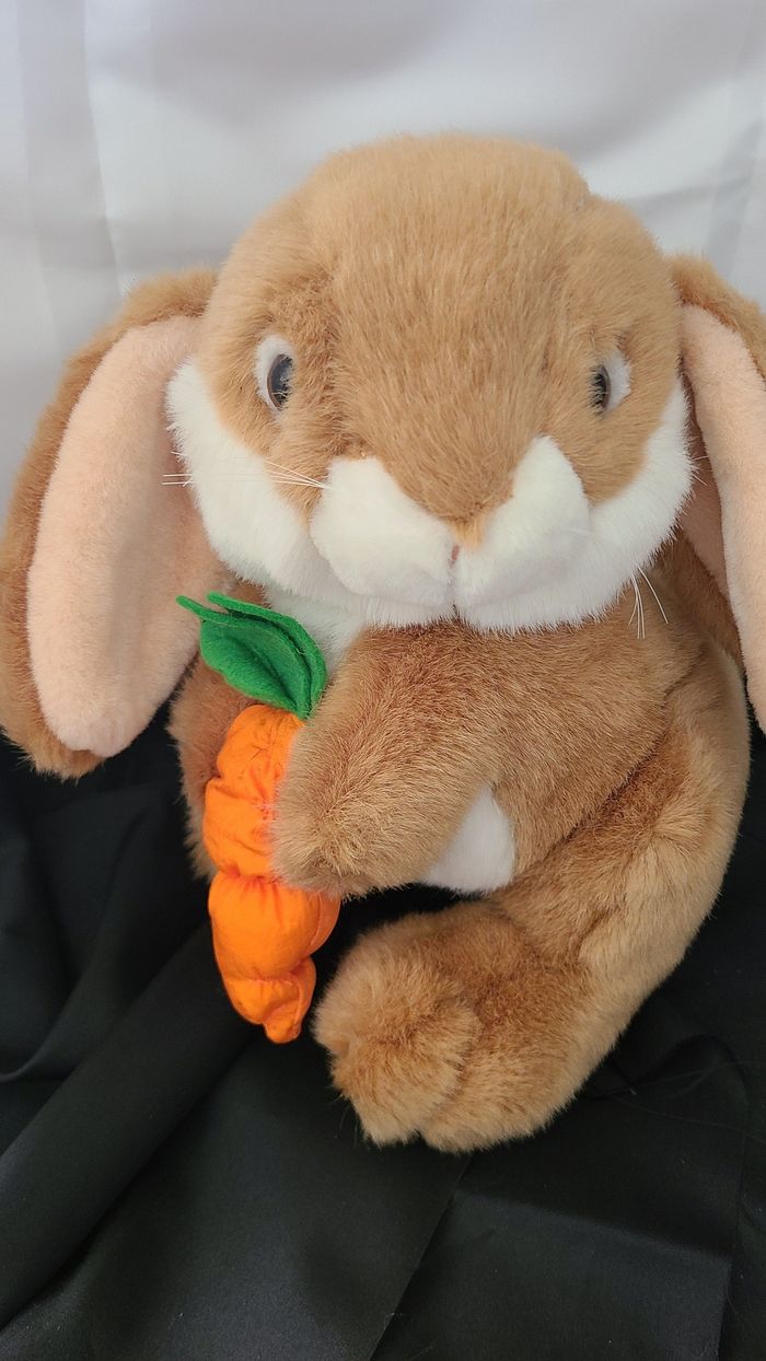 peluche lapin avec carotte