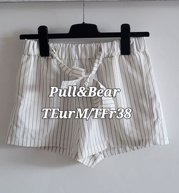 Pull&Bear Short TEurM/TFr38-Blanc Cassé à rayures noires-Taille Élastiquée avec Ceinture intégrée