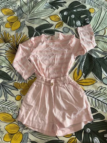 Tenue short et t-shirt manche longue
