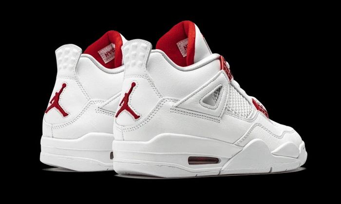 magnifique paire de Air Jordan 4 Retro Mettalic Red en taille 39 - photo numéro 11