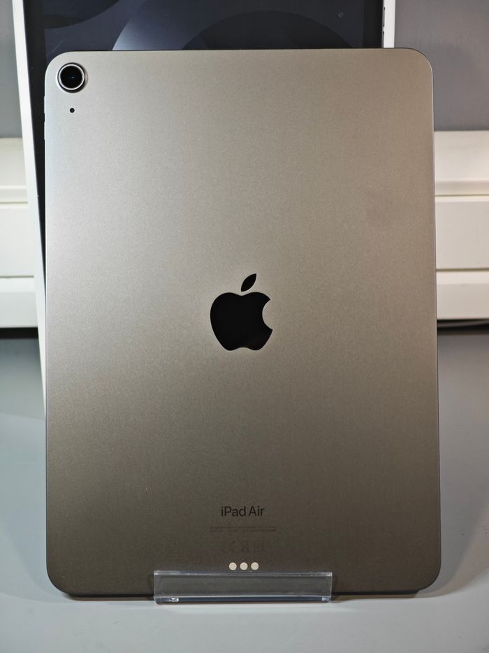 Tablette Apple iPad Air 5th Génération /10.9"/ Wifi/ 64Go/ Space Grey/ A2588/ 2 pochettes - photo numéro 3