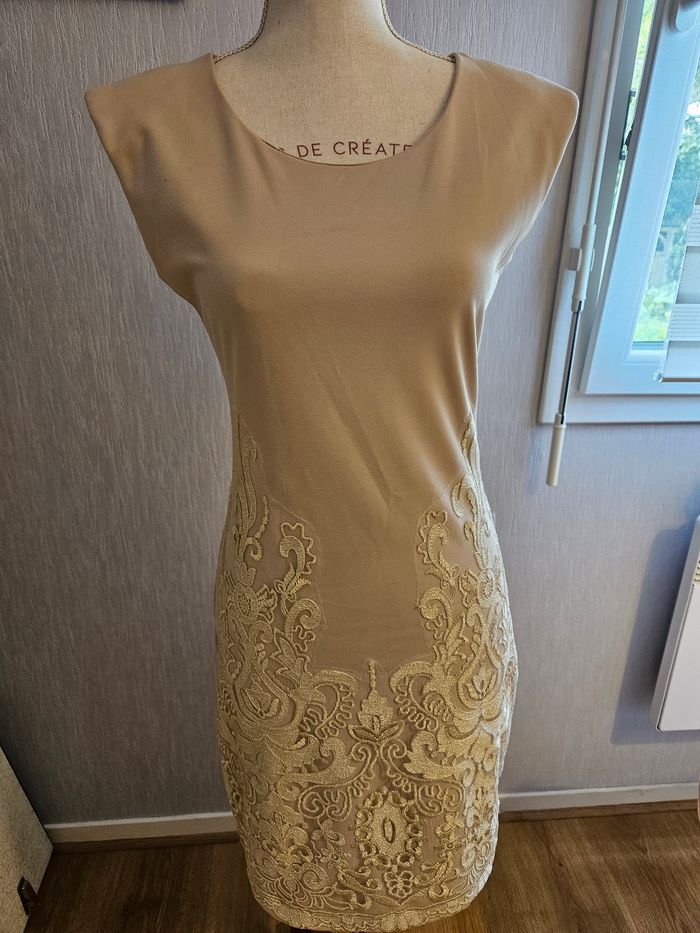 Robe beige/incrustation