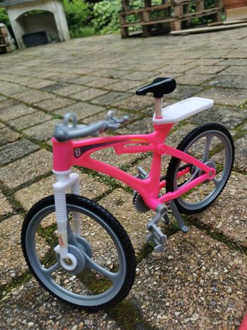 Vélo rose poupée Barbie