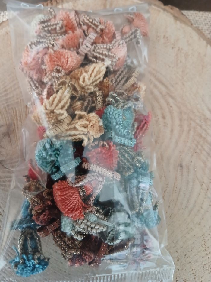 Lot de 15 glands pompons long guipure à coudre ou autre - photo numéro 9