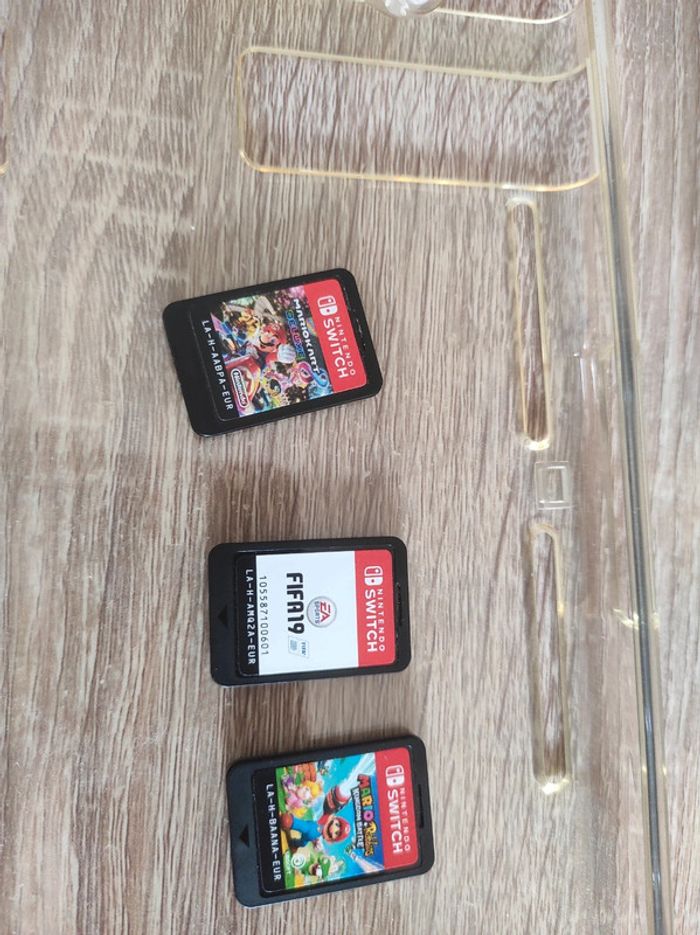Nintendo Switch avec jeux et pochettes - photo numéro 3