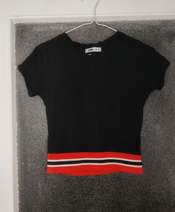 T-shirt crop top noir et rouge - FB Sister 