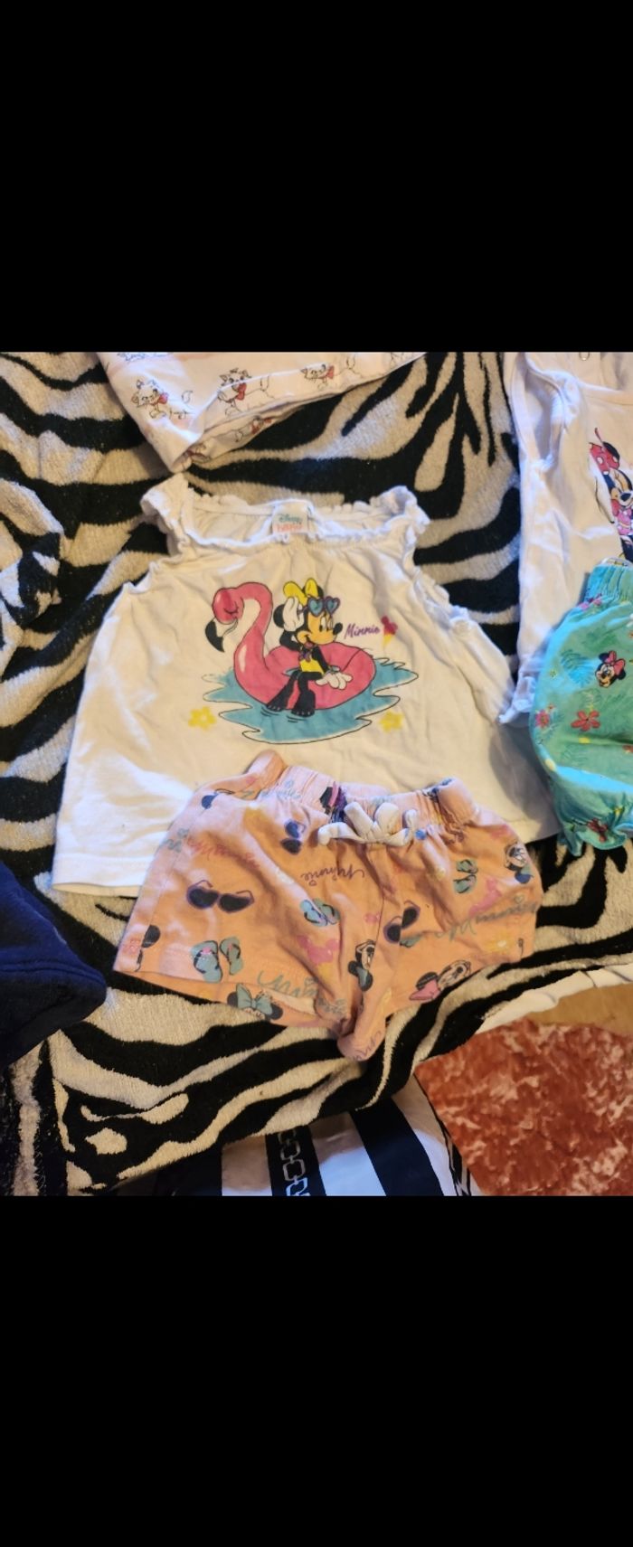 4 ensemble Disney short et t-shirt 6 mois - photo numéro 2