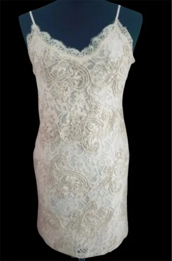 Robe Zara élégante en dentelle doublé 🍭🍭