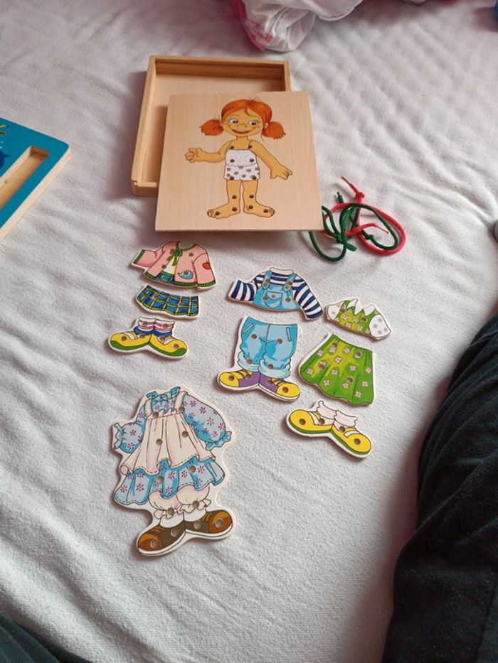Jeux en bois apprendre à s habiller