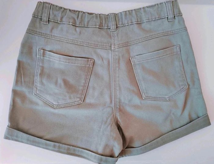 10 € Short kaki taille 12 ans Gemo - photo numéro 2
