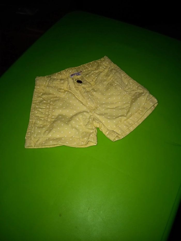 Short jaune 2 ans
