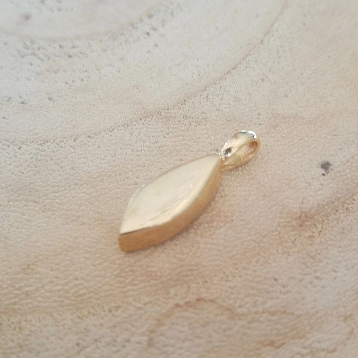 Pendentif minimaliste doré forme goutte - photo numéro 2