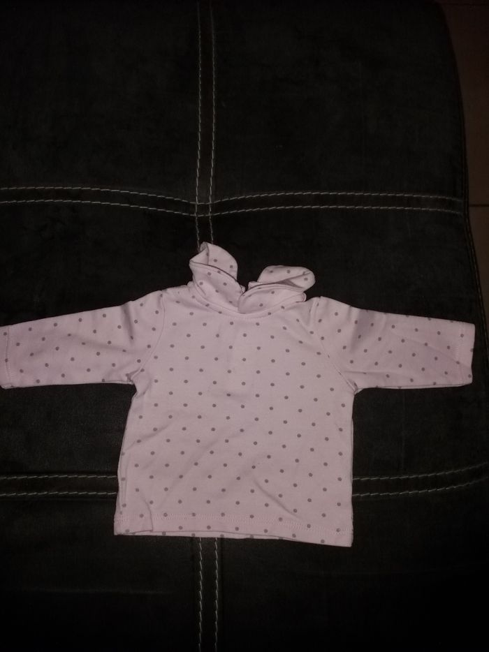 Lot gilet + 2 hauts 1 mois - photo numéro 2