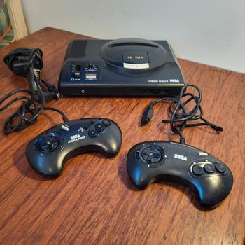 Sega Mega Drive 16 Bit plus 2 manette officielle