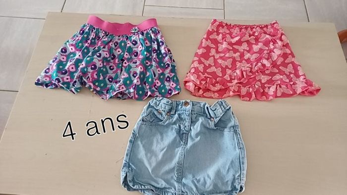 Lot 3 jupes fille