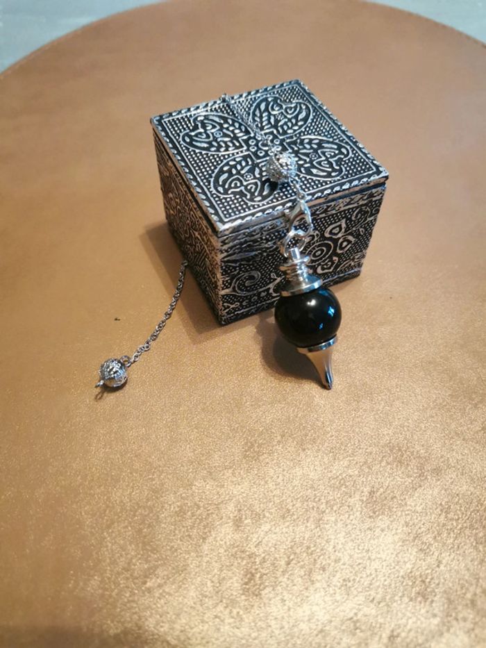 Pendule divinatoire radiesthésie pointe noir